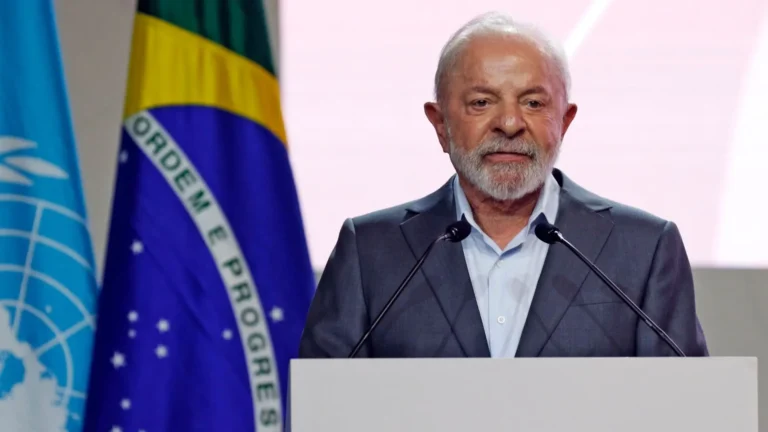 Imagem de capa representando o destaque: Lula participa da Cúpula do G7 na França