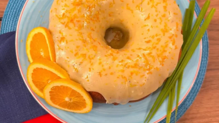 Delicioso bolo de laranja com capim-limão
