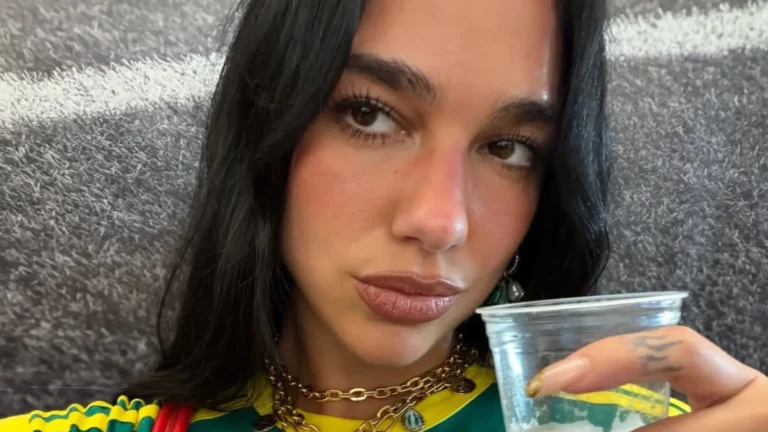 Futebol, samba e caipirinha, Dua Lipa curte noitada no Rio com Sabrina Sato!