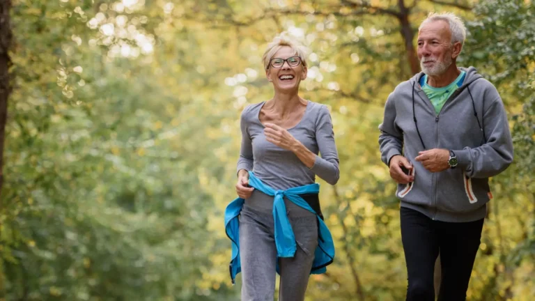 Como identificar os sinais do envelhecimento e se cuidar de forma correta?