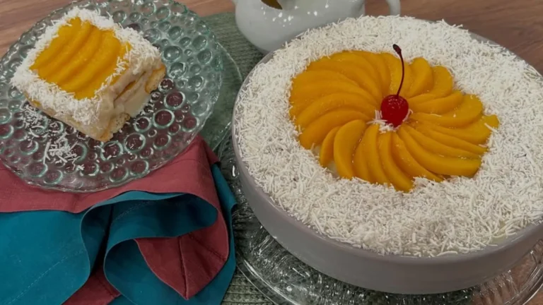 Imagem de capa representando a receita: Começando a semana com um delicioso pavê de pêssego com coco