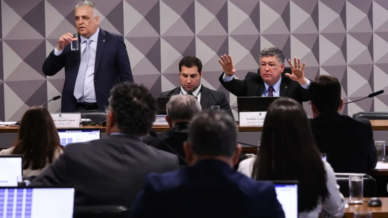 A CPI do INSS aprovou nesta quinta-feira a quebra dos sigilos de Daniel Vorcaro