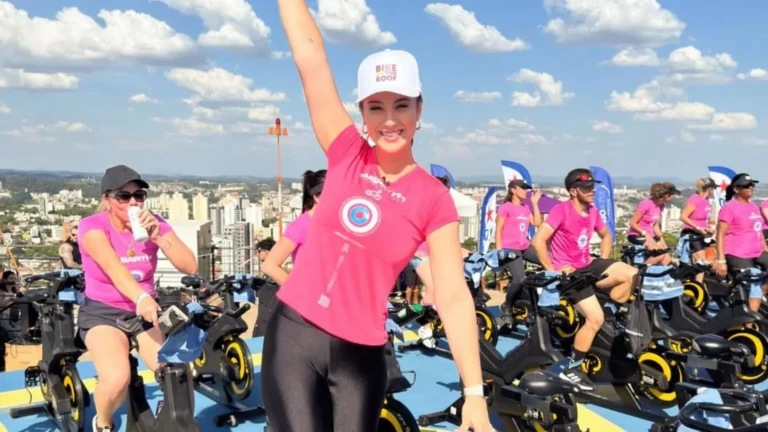 Treino aeróbico com muita música e animação