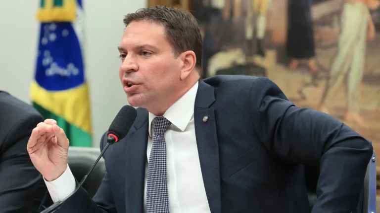 Moraes determina início do processo para extraditar Ramagem dos EUA