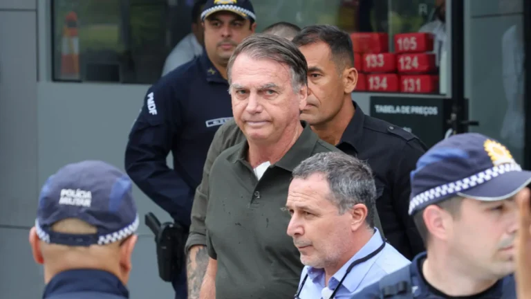Bolsonaro passa por perícia médica