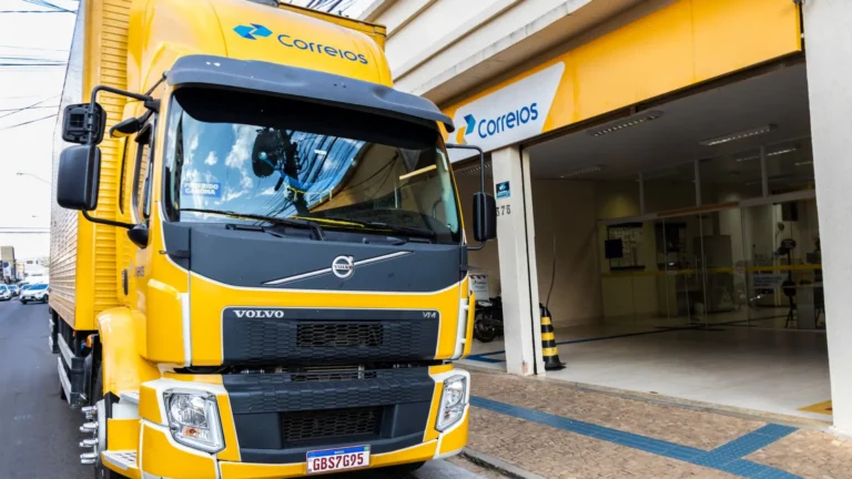 Imagem de capa representando o destaque: Correios fará demissão voluntária e fechará mil agências