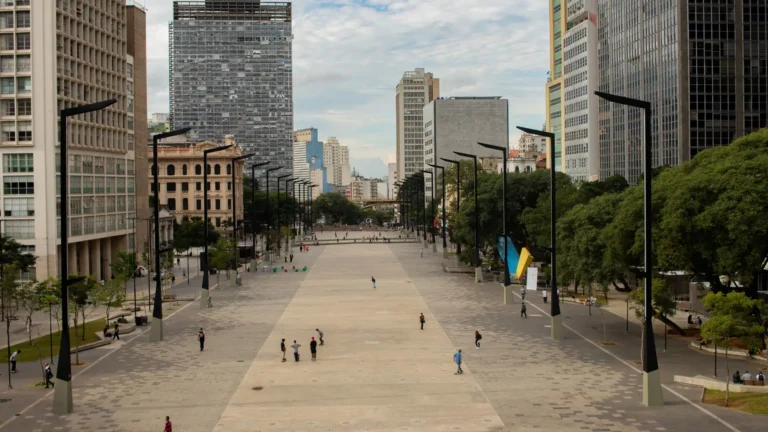 Vale do Anhangabaú abandonado