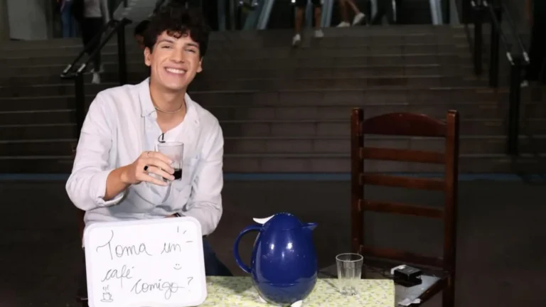 Imagem de capa representando o destaque: Felipe Vidal vai às ruas bater um papo sobre amizade