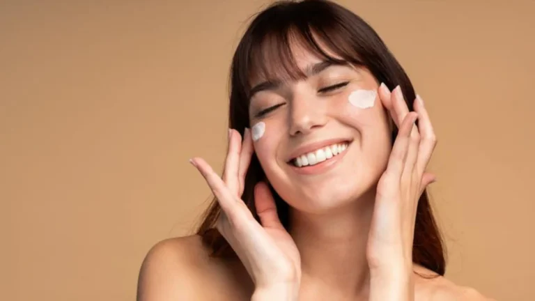 Imagem de capa representando o destaque: Você usa diariamente? Mitos e verdades sobre o protetor solar