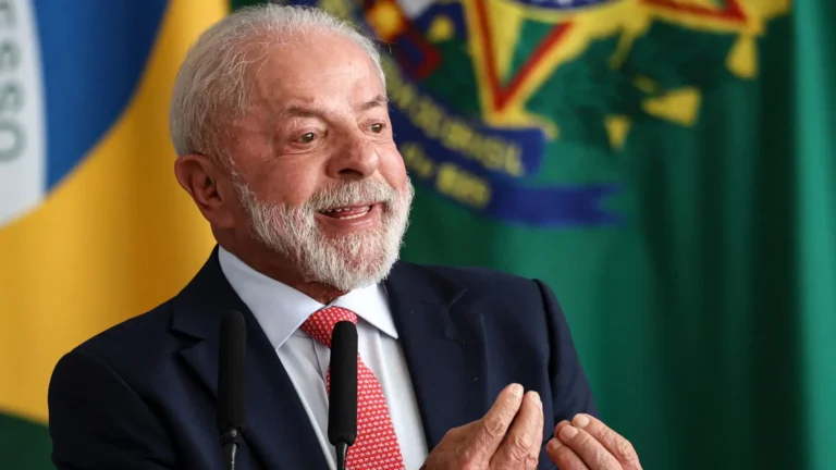 Imagem de capa representando o destaque: Lula veta 393 milhões em emendas