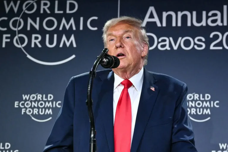 Imagem de capa representando o destaque: Trump descarta uso da força na Groenlândia