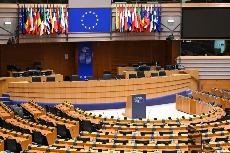 Imagem de capa representando o destaque: Parlamento Europeu decide encaminhar à Justiça acordo entre União Europeia e Mercosul