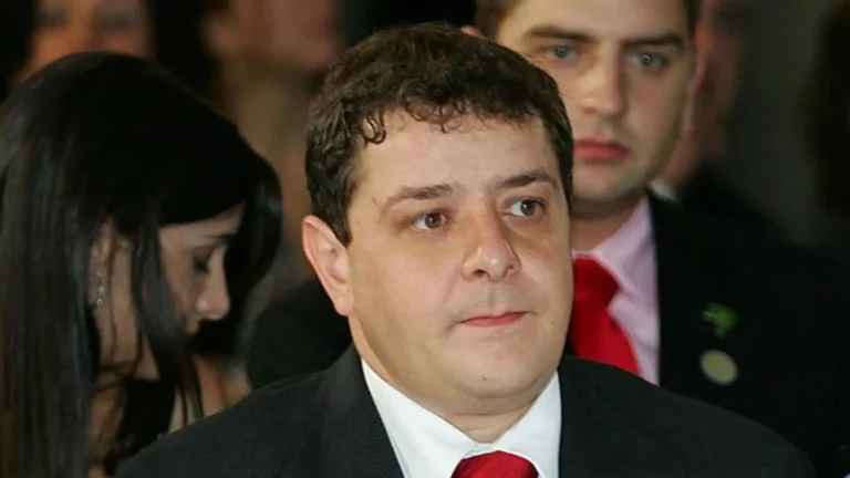 Lulinha contrata advogado e pede acesso aos autos