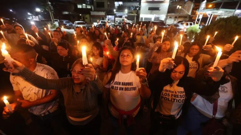 Imagem de capa representando o destaque: Venezuela afirma ter libertado 116 presos políticos