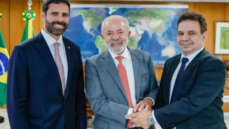 Imagem de capa representando o destaque: Novo Ministro da Justiça toma posse e faz promessas