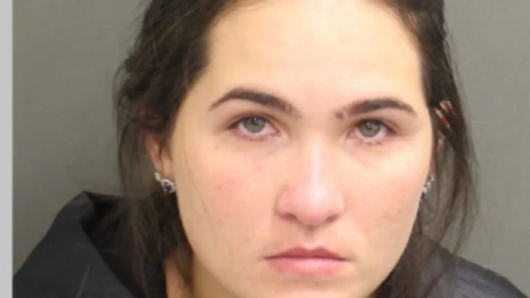 Esposa de cantor sertanejo é presa em Orlando