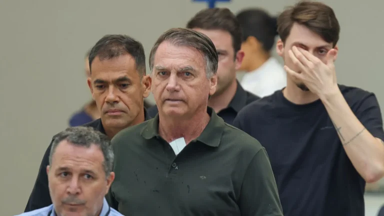 Laudo de saúde aponta que Bolsonaro pode permanecer na Papudinha