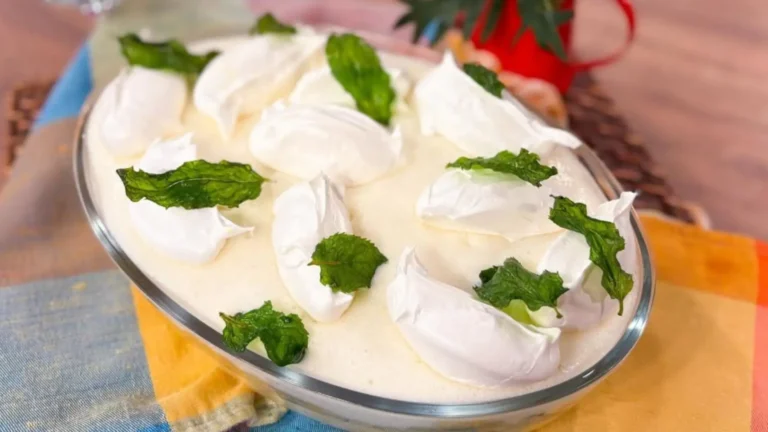 Aprenda a fazer um gelado de abacaxi com hortelã