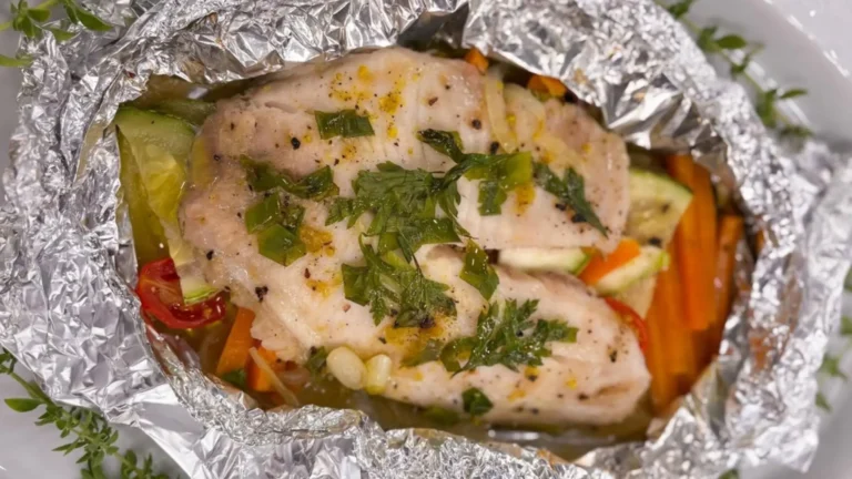 Imagem de capa representando a receita: Filé de Tilápia ao Papillote com legumes