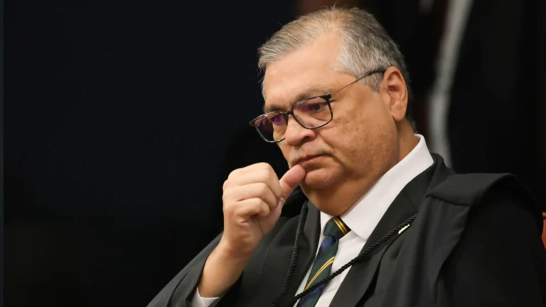 Dino proíbe novas leis para pagamento de “penduricalhos”