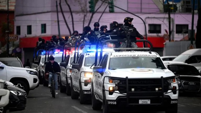 México vive onda de violência após morte de líder de cartel