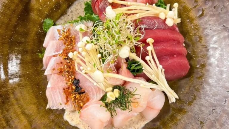 Imagem de capa representando a receita: Muito Saborosa! Aprenda a fazer essa salada de Sashimi