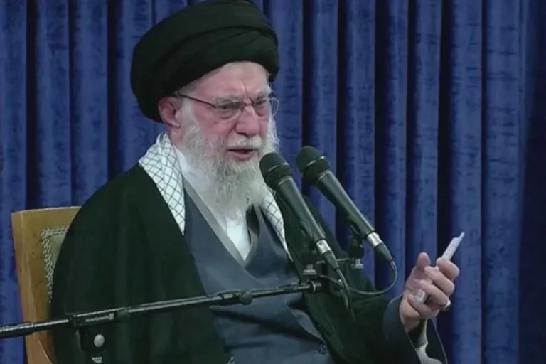 Governo do Irã tem Aiatolá interino após morte de Ali Khamenei