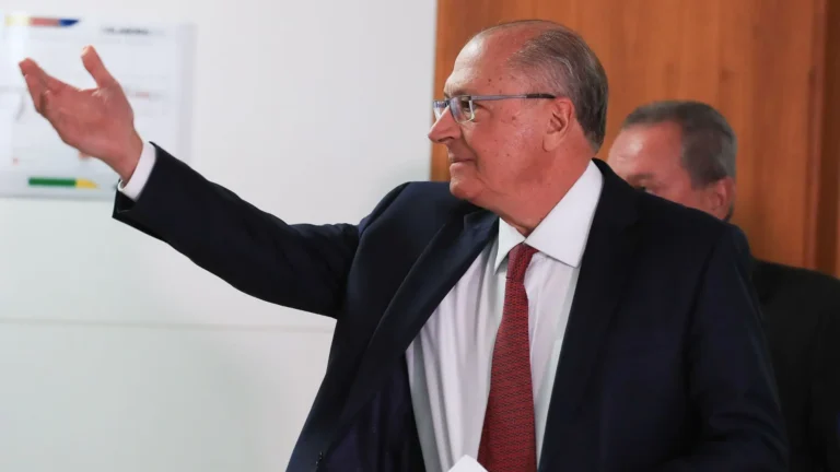 Imagem de capa representando o destaque: Geraldo Alckmin deixará o Ministério do Desenvolvimento, Indústria e Comércio