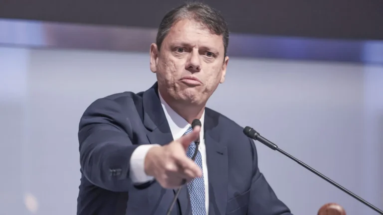 Imagem de capa representando o destaque: Tarcísio lidera as intenções de voto para o governo de São Paulo