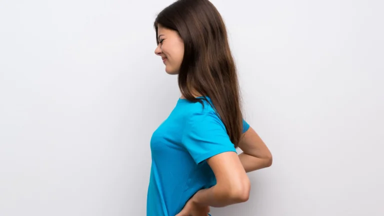 Imagem de capa representando o destaque: Você sente dor na lombar? Aprenda como aliviar