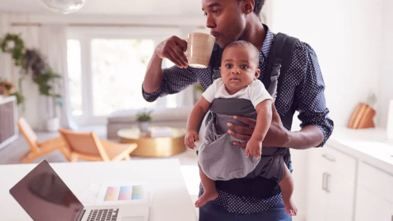 Imagem de capa representando o destaque: Licença paternidade aumenta de cinco para vinte dias