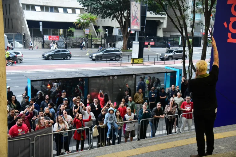 Imagem de capa representando a notícia: Escadão, do Edifício Gazeta, faz sucesso com shows na Virada Cultural