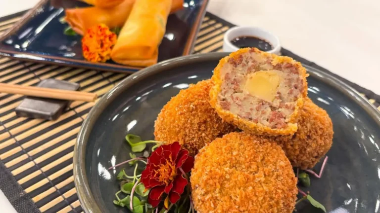 Imagem de capa representando a receita: Korokke, croquete japonês crocante por fora e cremoso por dentro