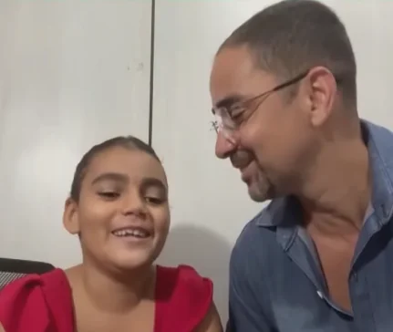 Imagem de capa representando o destaque: Conheça a menina Antonela Silva, que emocionou ao falar de sua mãe AO VIVO - Mulheres (17/07/2026)