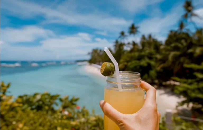 6 maneiras de descobrir restaurantes bem avaliados durante suas viagens