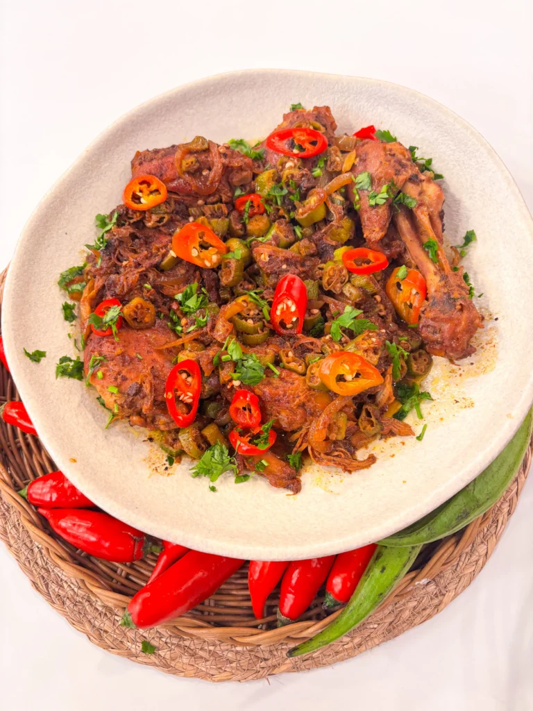 Frango com quiabo