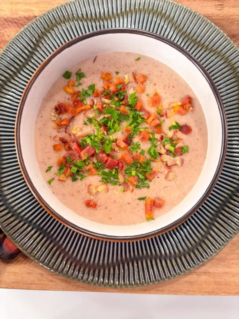 Imagem de capa representando a receita: Creme de pinhão e sopa de cebola francesa