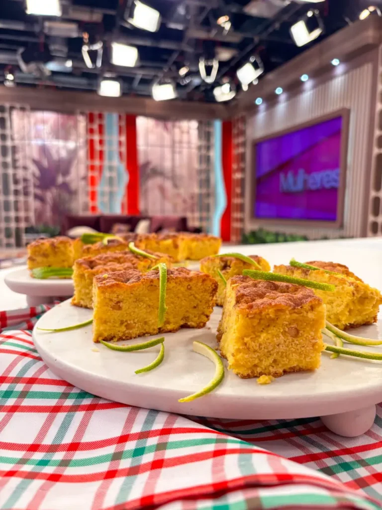 Imagem de capa representando a receita: Aprenda a fazer um delicioso bolo italiano de fubá com laranja