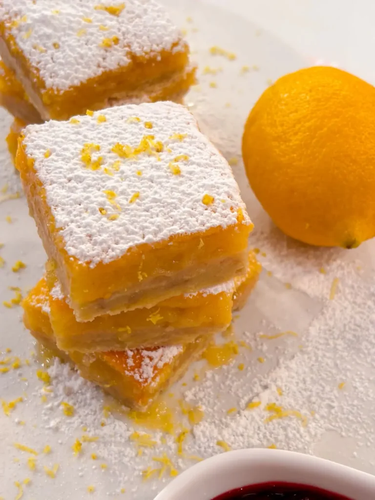 Imagem de capa representando a receita: Receita de Lemon Bars: Sobremesa de Limão Fácil e Cremosa