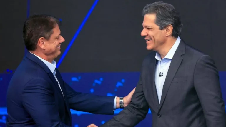 Imagem de capa representando o destaque: Candidatos ao governo de SP debatem propostas na TV