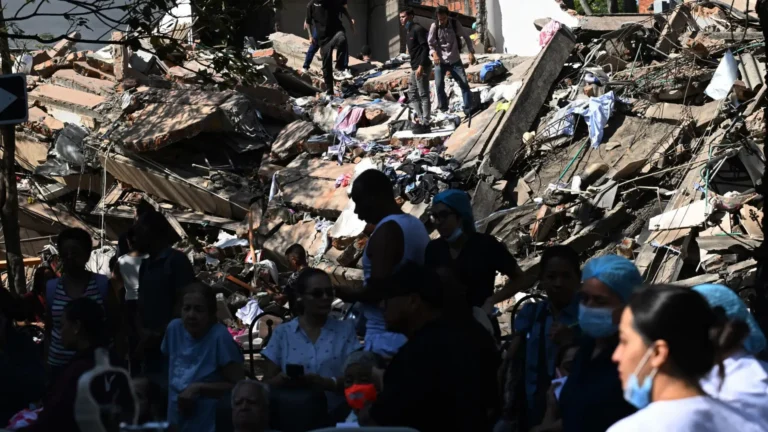 Imagem de capa representando o destaque: Terremoto de 7,4 graus atinge a Colômbia