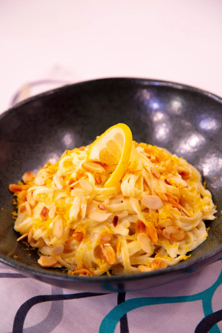 Linguini com creme de ricota e limão siciliano