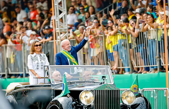 Imagem de capa representando o destaque: Nos 204 anos da Independência, Lula e ministros comemoram 7 de Setembro em meio à crise no STF